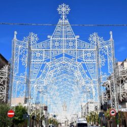 rid. Le luminarie in fase di allestimento